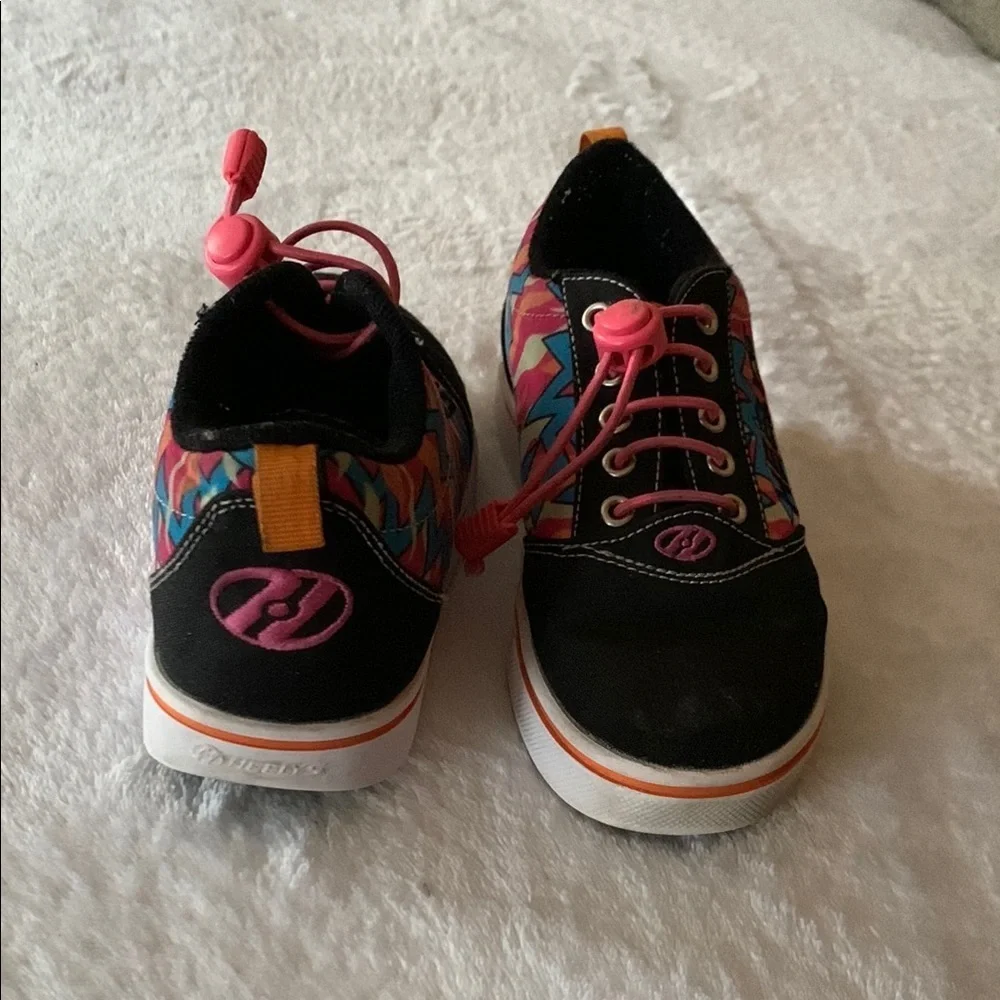 Gently Loved Heelys Kids Zigzag Black and Pink Shoes